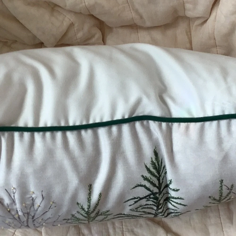 The Farmhouse by Racheal Ashwell Holiday Goose-down Pillow
